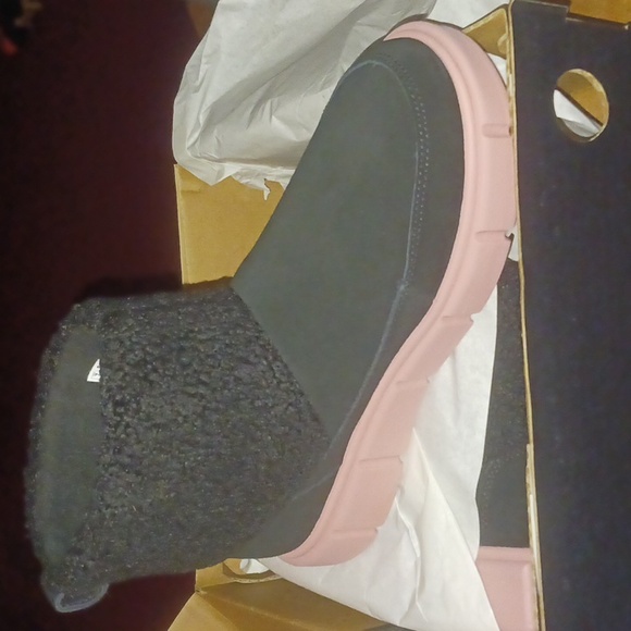 Sorel Explorer III Black and Mauve Slip-On Boots - Picture 9 of 12